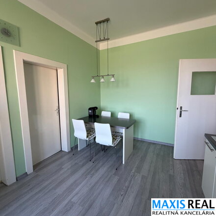 Na predaj: Veľký 4 izbový BYT  o výmere 111 m² v centre mesta / ZÁHRADA /  PIVNICA | POVALA/ LEN 4 BYTY V DOME.