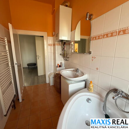 Na predaj: Veľký 4 izbový BYT  o výmere 111 m² v centre mesta / ZÁHRADA /  PIVNICA | POVALA/ LEN 4 BYTY V DOME.