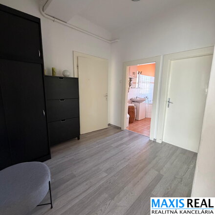 Na predaj: Veľký 4 izbový BYT  o výmere 111 m² v centre mesta / ZÁHRADA /  PIVNICA | POVALA/ LEN 4 BYTY V DOME.