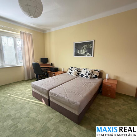 Na predaj: Veľký 4 izbový BYT  o výmere 111 m² v centre mesta / ZÁHRADA /  PIVNICA | POVALA/ LEN 4 BYTY V DOME.