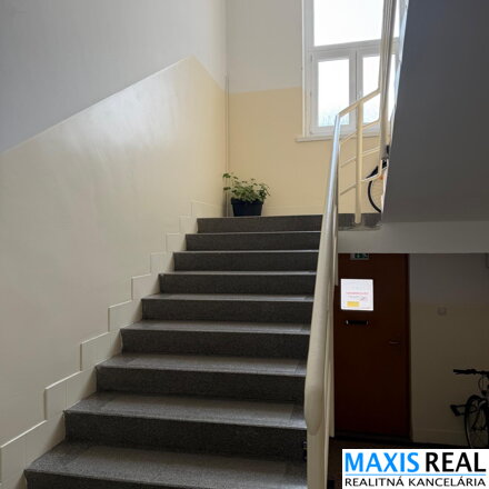 Na predaj: Veľký 4 izbový BYT  o výmere 111 m² v centre mesta / ZÁHRADA /  PIVNICA | POVALA/ LEN 4 BYTY V DOME.