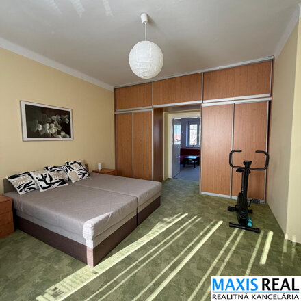 Na predaj: Veľký 4 izbový BYT  o výmere 111 m² v centre mesta / ZÁHRADA /  PIVNICA | POVALA/ LEN 4 BYTY V DOME.