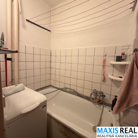 NA PREDAJ: 1 izbový byt pri OC MAX