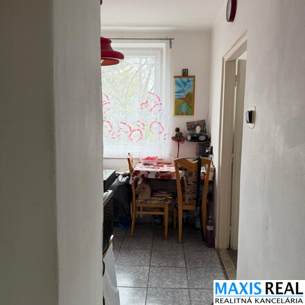 NA PREDAJ: 1 izbový byt pri OC MAX