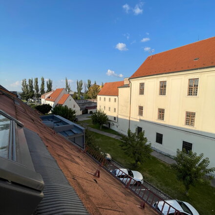NA PRENÁJOM : Prenájom nadštandardného 2-izbového bytu v Malom Paríži – Hornopotočná ulica, centrum mesta