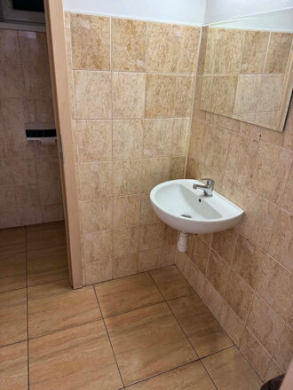 NA PRENÁJOM: Prenájom nebytového priestoru – 180 m², Hlavná ulica, VÚB pasáž