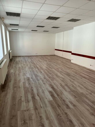 NA PRENÁJOM: Prenájom nebytového priestoru – 180 m², Hlavná ulica, VÚB pasáž