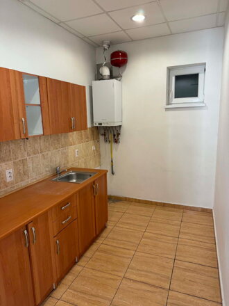NA PRENÁJOM: Prenájom nebytového priestoru – 180 m², Hlavná ulica, VÚB pasáž
