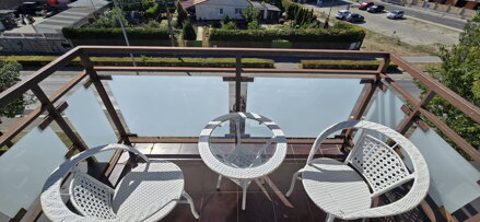 NA PRENÁJOM: Veľký 2 izbový byt o výmere 86m2 v prevedení mezonet s balkónom a parkovacím státím.
