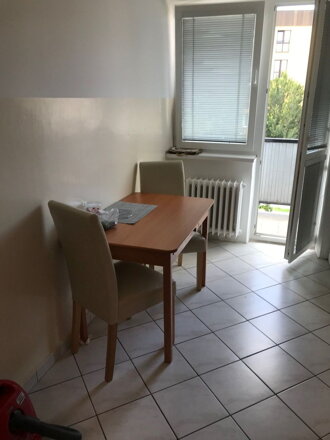 NA PRENÁJOM: Zariadená izba v byte - centrum mesta Trnava 