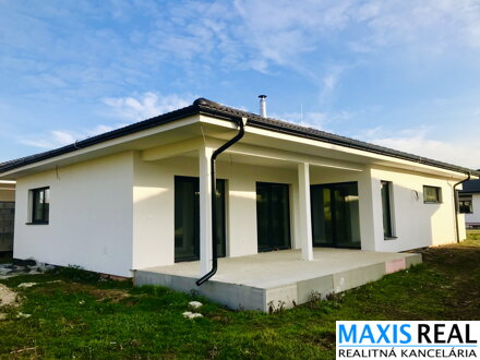 TOP NA PREDAJ: Novostavba 4-izbového rodinného domu na pozemku 550 m² s vyhrievanou garážou – Šúrovce