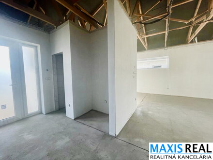 TOP NA PREDAJ: Novostavba 4-izbového rodinného domu na pozemku 550 m² s vyhrievanou garážou – Šúrovce