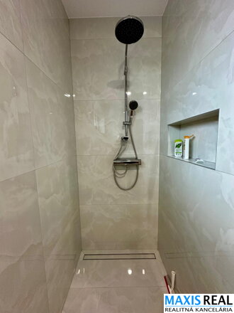 TOP NA PREDAJ: Novostavba 4-izbového rodinného domu na pozemku 550 m² s vyhrievanou garážou – Šúrovce