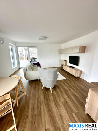 TOP NA PREDAJ: Novostavba 4-izbového rodinného domu na pozemku 550 m² s vyhrievanou garážou – Šúrovce