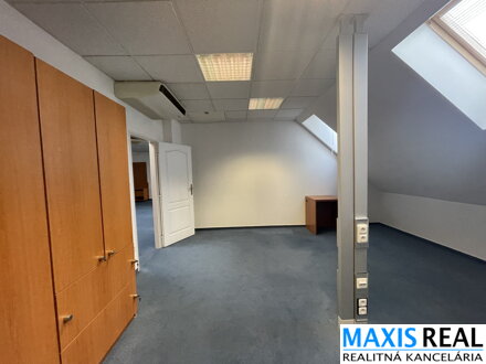 NA PRENÁJOM: Kancelária 25m2 v centre mesta Trnava s klimatizáciou a internetom