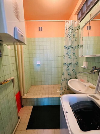 TOP NA PRENÁJOM: Kompletne zariadený 2-izbový byt s priestranným balkónom – Západná ulica, Trnava