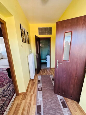 TOP NA PRENÁJOM: Kompletne zariadený 2-izbový byt s priestranným balkónom – Západná ulica, Trnava