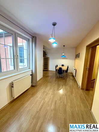 NA PRENÁJOM | Priestranný a útulný 3-izbový byt (90 m²) v Hrnčiarovciach nad Parnou – len 1 km od Trnavy