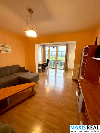 NA PRENÁJOM | Priestranný a útulný 3-izbový byt (90 m²) v Hrnčiarovciach nad Parnou – len 1 km od Trnavy