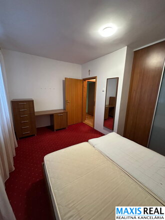 NA PRENÁJOM | Priestranný a útulný 3-izbový byt (90 m²) v Hrnčiarovciach nad Parnou – len 1 km od Trnavy