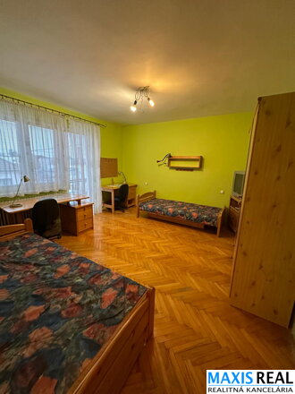 NA PRENÁJOM | Priestranný a útulný 3-izbový byt (90 m²) v Hrnčiarovciach nad Parnou – len 1 km od Trnavy