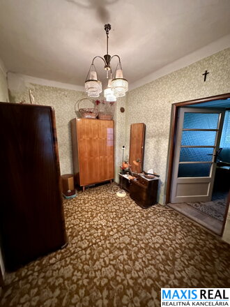 NA PREDAJ: Vidiecky dom s veľkým pozemkom 1500 m² v Hrnčiarovciach nad Parnou