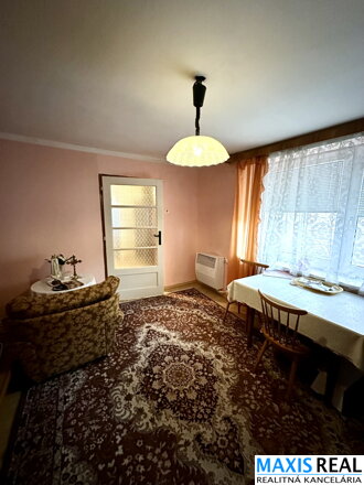 NA PREDAJ: Vidiecky dom s veľkým pozemkom 1500 m² v Hrnčiarovciach nad Parnou