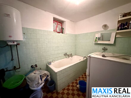 NA PREDAJ: Vidiecky dom s veľkým pozemkom 1500 m² v Hrnčiarovciach nad Parnou