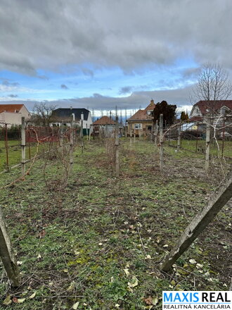 NA PREDAJ: Vidiecky dom s veľkým pozemkom 1500 m² v Hrnčiarovciach nad Parnou