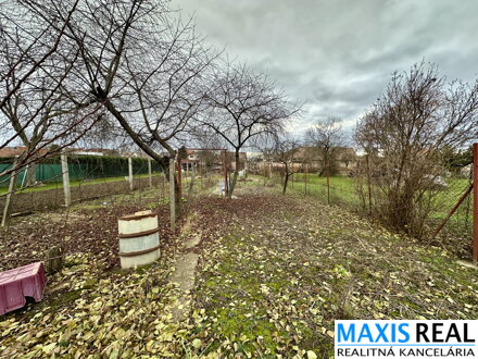 NA PREDAJ: Vidiecky dom s veľkým pozemkom 1500 m² v Hrnčiarovciach nad Parnou