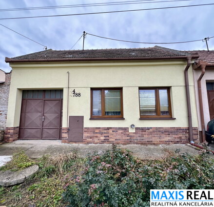 NA PREDAJ: Vidiecky dom s veľkým pozemkom 1500 m² v Hrnčiarovciach nad Parnou