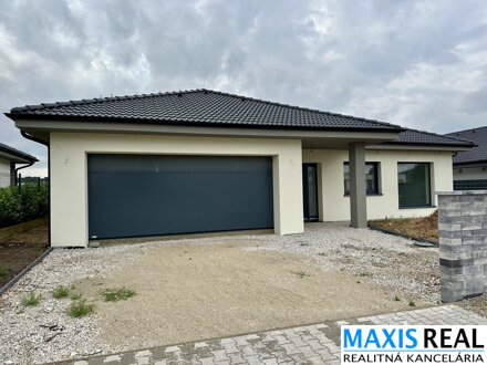 NA PREDAJ: NOVOSTAVBA 5-izbového rodinného domu s dvojgarážou v Trnave – Kamenáč
