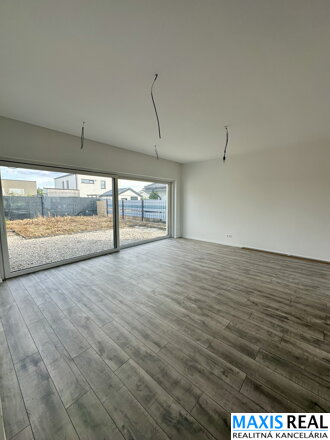 NA PREDAJ: NOVOSTAVBA 5-izbového rodinného domu s dvojgarážou v Trnave – Kamenáč