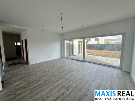 NA PREDAJ: NOVOSTAVBA 5-izbového rodinného domu s dvojgarážou v Trnave – Kamenáč