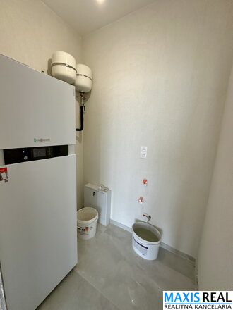 NA PREDAJ: NOVOSTAVBA 5-izbového rodinného domu s dvojgarážou v Trnave – Kamenáč