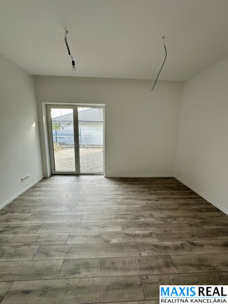 NA PREDAJ: NOVOSTAVBA 5-izbového rodinného domu s dvojgarážou v Trnave – Kamenáč