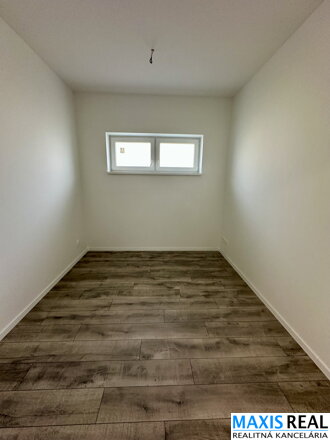 NA PREDAJ: NOVOSTAVBA 5-izbového rodinného domu s dvojgarážou v Trnave – Kamenáč