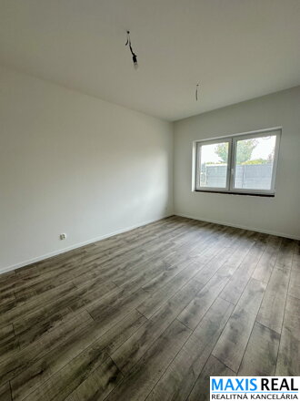 NA PREDAJ: NOVOSTAVBA 5-izbového rodinného domu s dvojgarážou v Trnave – Kamenáč