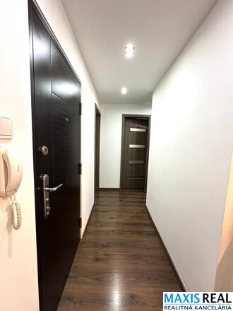 NA PREDAJ: 3-izbový byt s lodžiou a výmerou 64 m² v tichej lokalite Trnavy – G. Dusíka