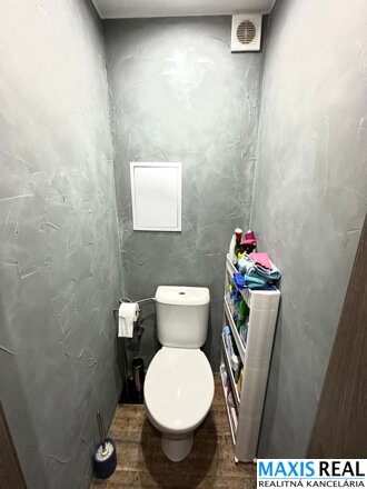 NA PREDAJ: 3-izbový byt s lodžiou a výmerou 64 m² v tichej lokalite Trnavy – G. Dusíka