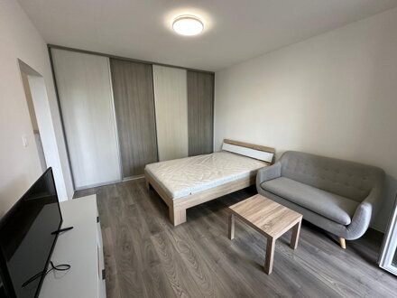 NA PRENÁJOM: Kompletne zrekonštruovaný 1-izbový byt s lodžiou, Hospodárska ulica.