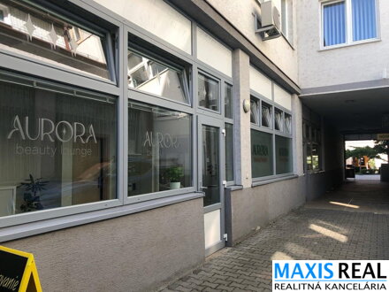 NA PRENÁJOM: Obchodný priestor s výmerou 52m2 v centre mesta Trnava 