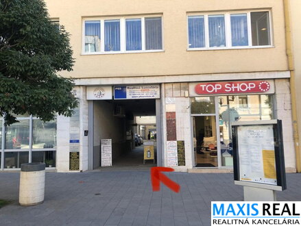 NA PRENÁJOM: Obchodný priestor s výmerou 52m2 v centre mesta Trnava 