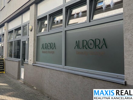 NA PRENÁJOM: Obchodný priestor s výmerou 52m2 v centre mesta Trnava 