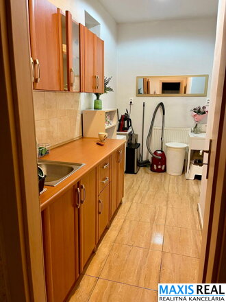 NA PRENÁJOM: Obchodný priestor s výmerou 52m2 v centre mesta Trnava 