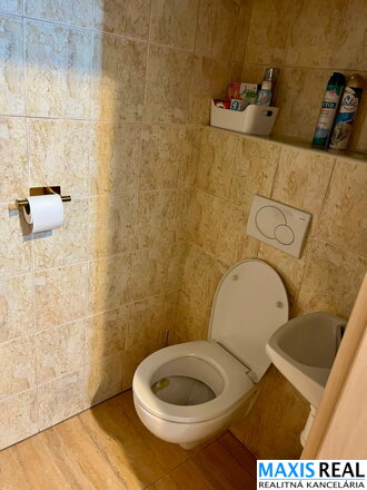 NA PRENÁJOM: Obchodný priestor s výmerou 52m2 v centre mesta Trnava 