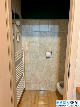 NA PRENÁJOM: Obchodný priestor s výmerou 52m2 v centre mesta Trnava 