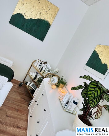 NA PRENÁJOM: Obchodný priestor s výmerou 52m2 v centre mesta Trnava 