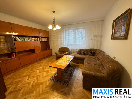 TOP NA PREDAJ: Priestranný 8-izbový rodinný dom s veľkým 10a pozemkom – Majcichov – výstavba 1999