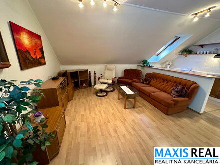 TOP NA PREDAJ: Priestranný 8-izbový rodinný dom s veľkým 10a pozemkom – Majcichov – výstavba 1999